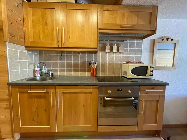 La cuisine équipée.
